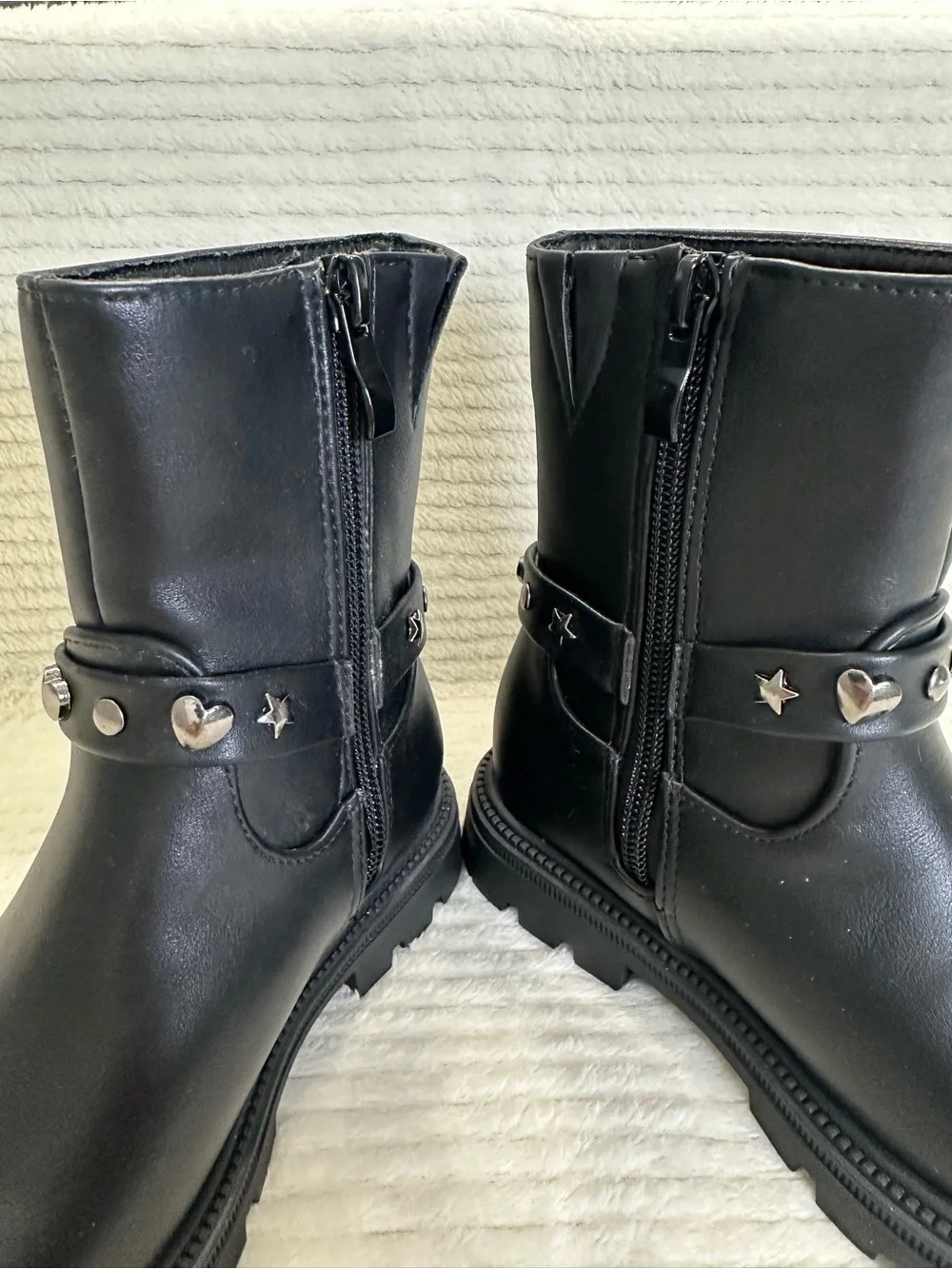 Olivia Miller Girl Toddler Girls Black Harness Lug Chelsea Boots NWT Size 10